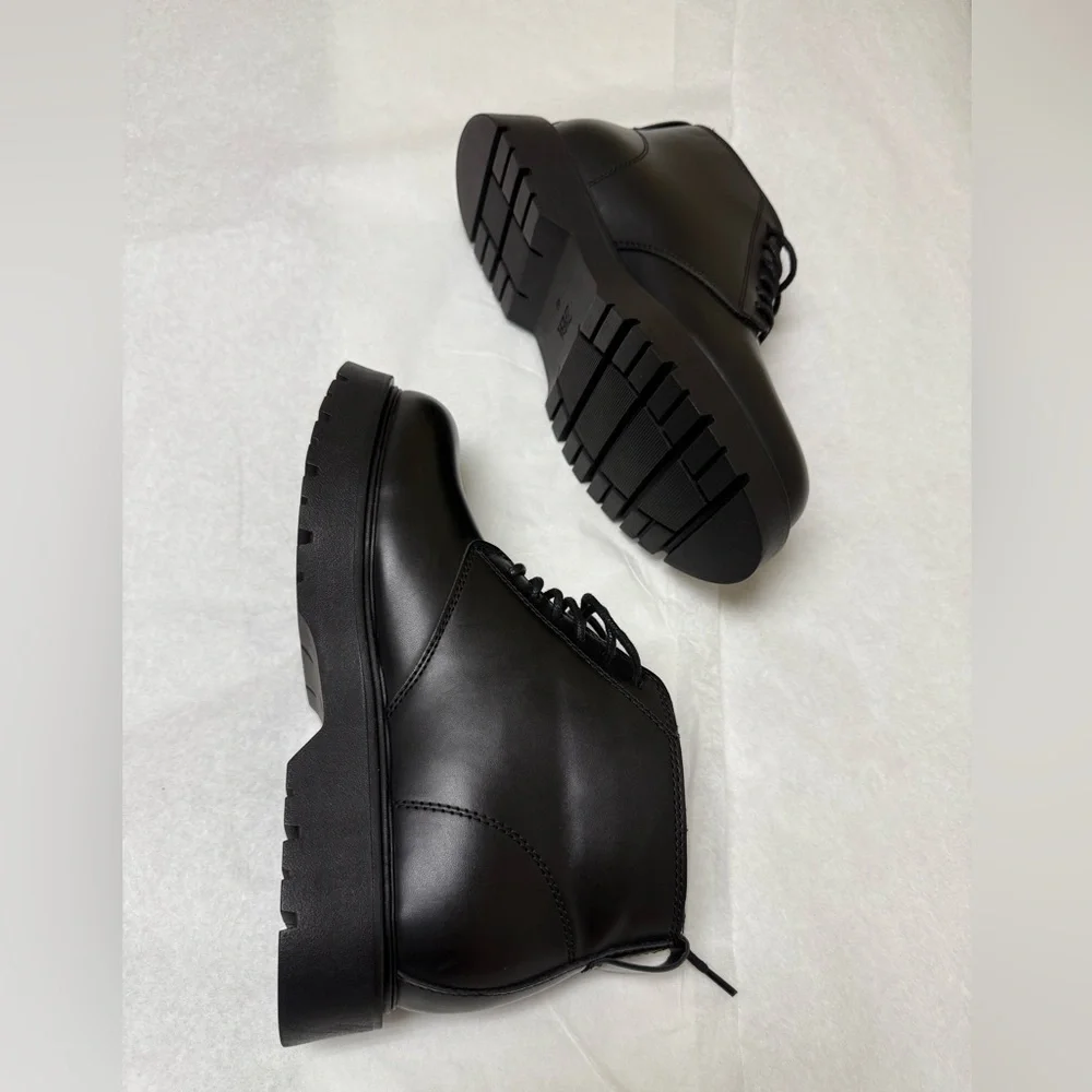 NwOT; Zara Men lace up boots with chunky Sole